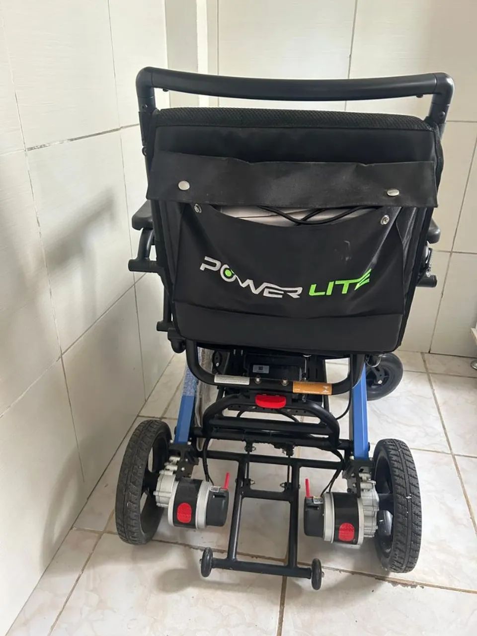 Cadeira de roda eletrônica  - Foto 2