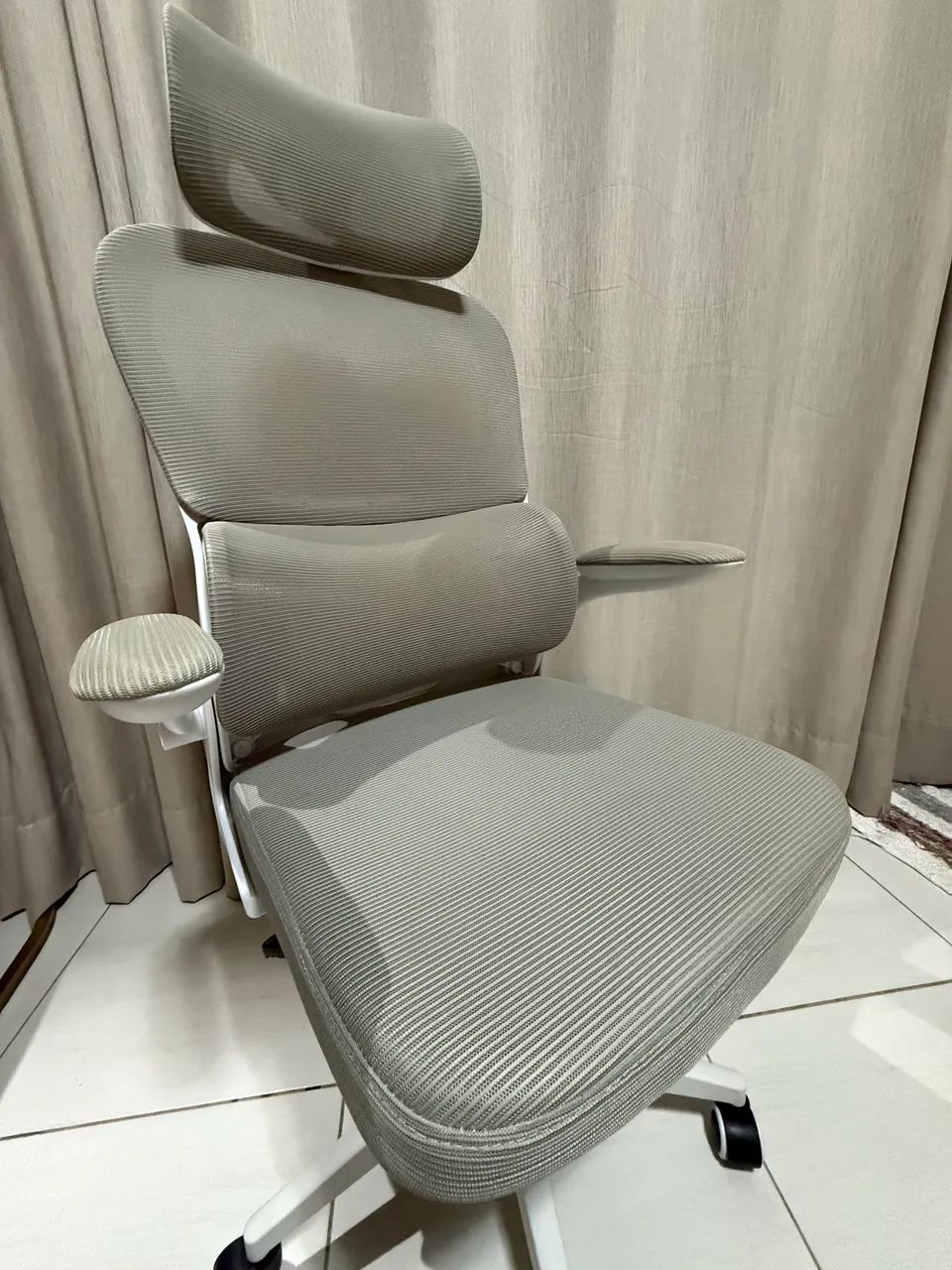 Cadeira ergonômica giratória semi nova (excelente estado)