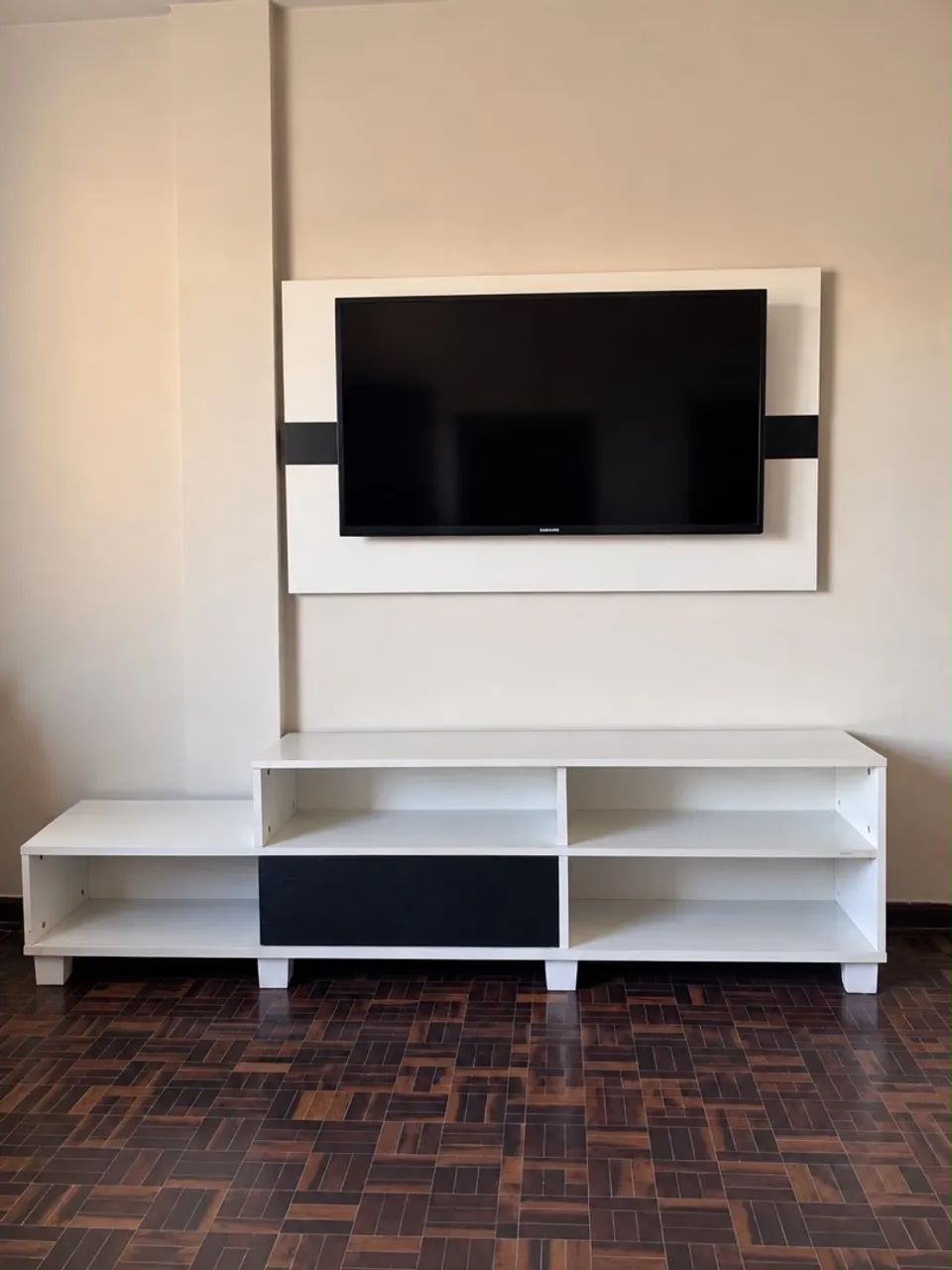 Rack com painel.