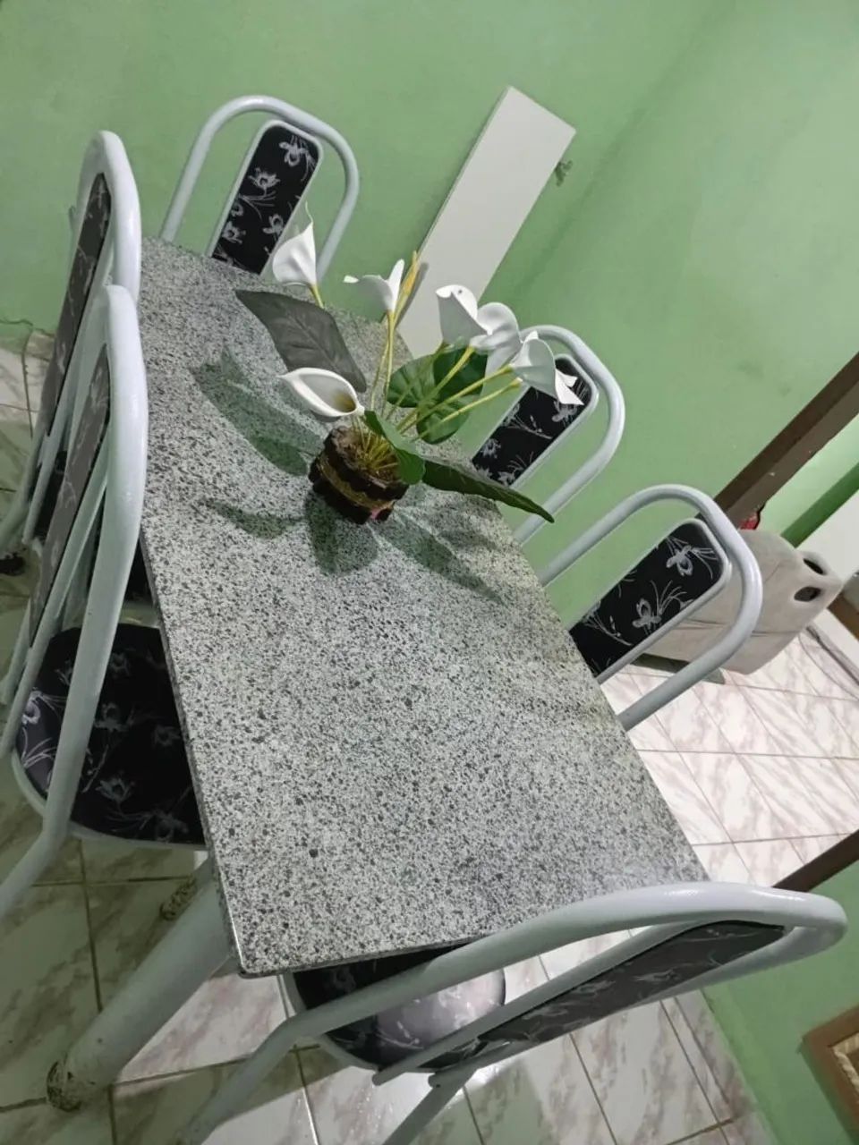 Mesa de 6 cadeiras mármore 