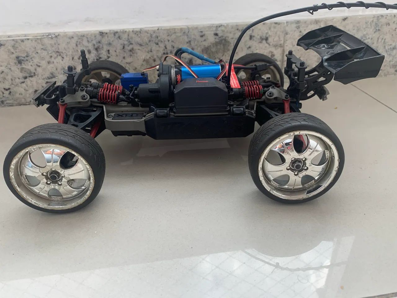 Automodelo traxxas E-revo 1/16 revinho - Foto 5