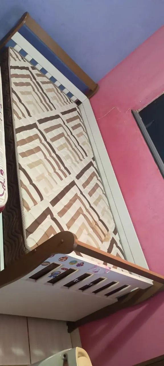 Cama de solteiro infantil com colchão