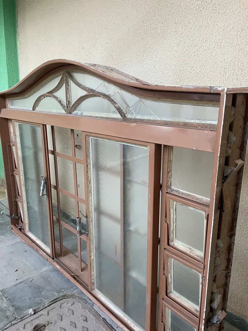 Vendo janela ferro com vidro - Foto 2