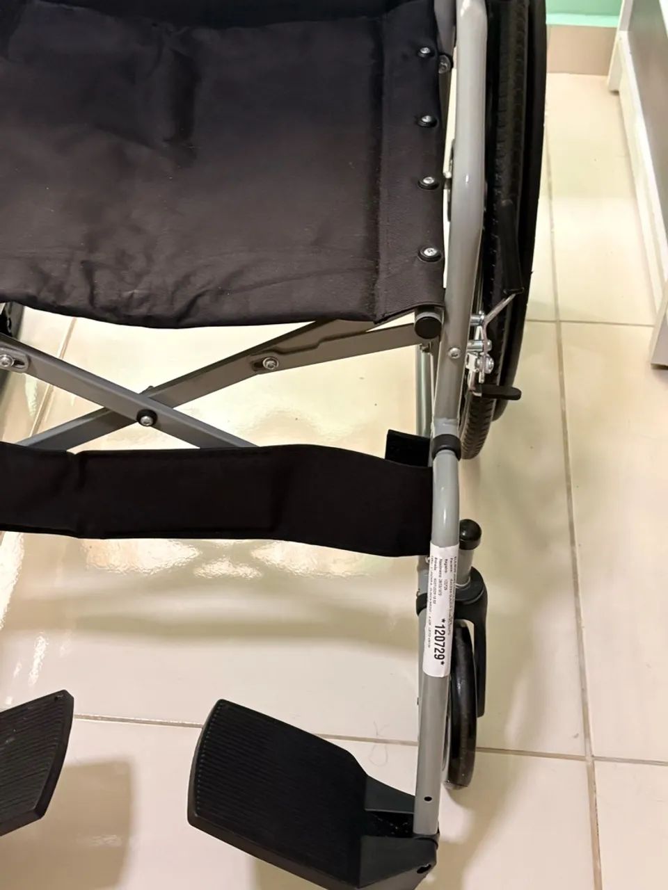 Vendo cadeira de rodas - Foto 3