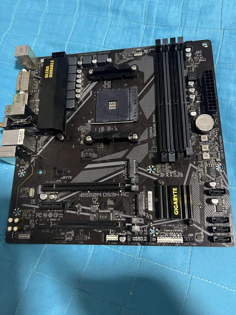 B550.   LEIA.   PLACA AM4