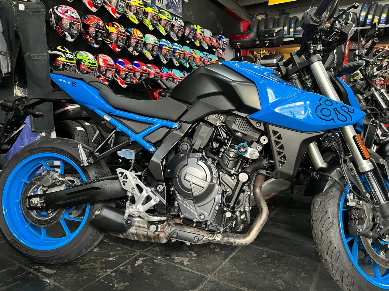  Suzuki GSX - 8 S