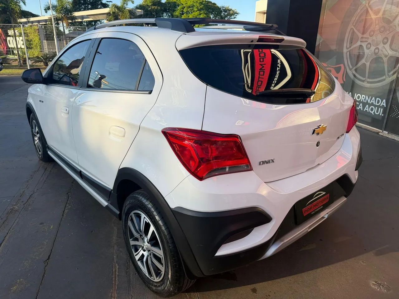 Chevrolet Onix Activ 1.4 8V Flex Mec. 4P 2017 - Foto 3