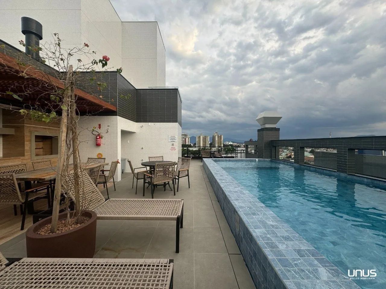 Apartamento 3 dormitórios com 3 suítes em Florianópolis