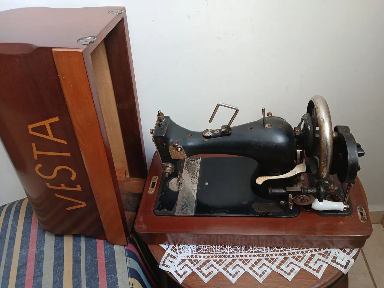 Máquina de costuras antiga  - Foto 2
