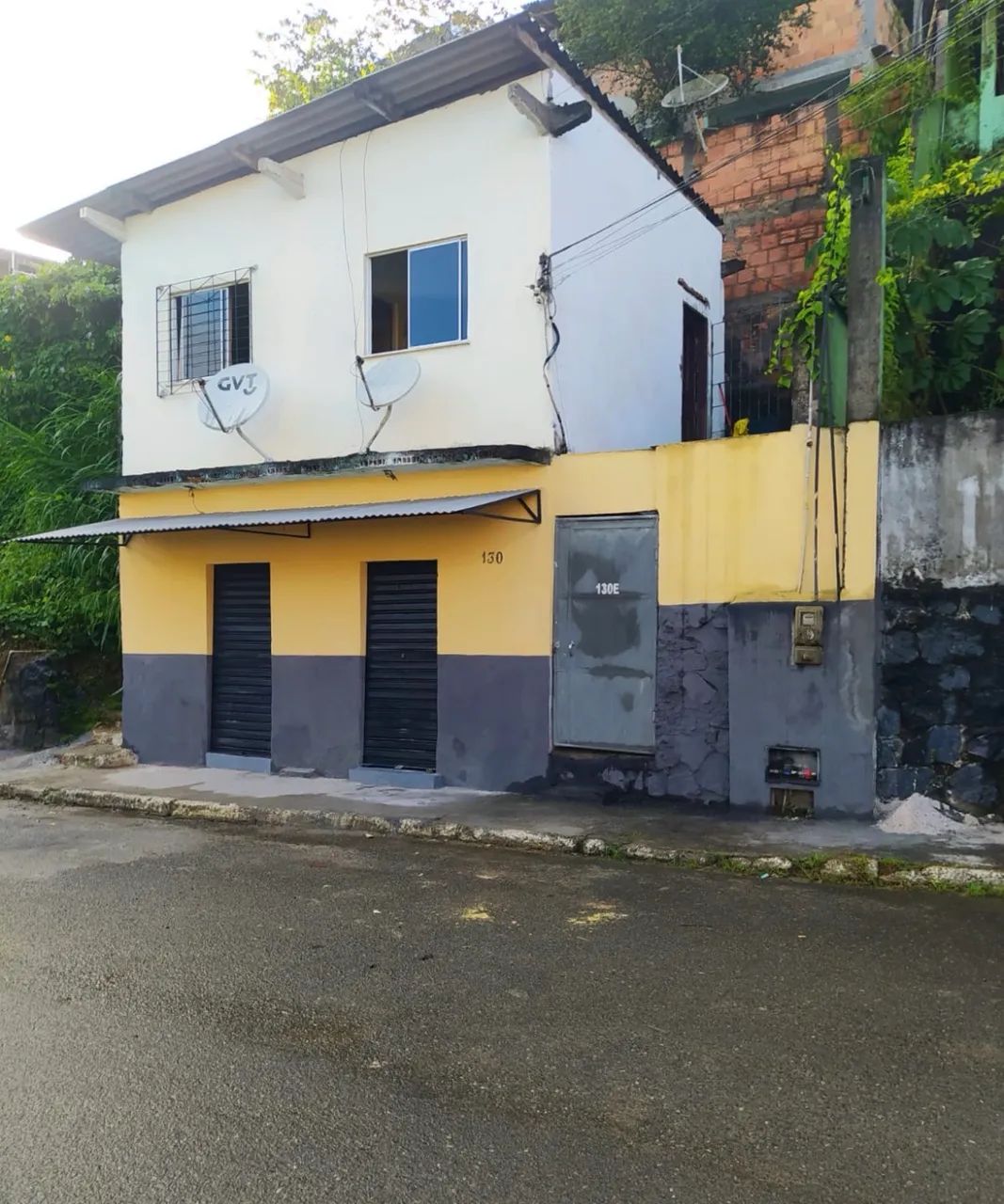 2 casas e 1 ponto comercial 