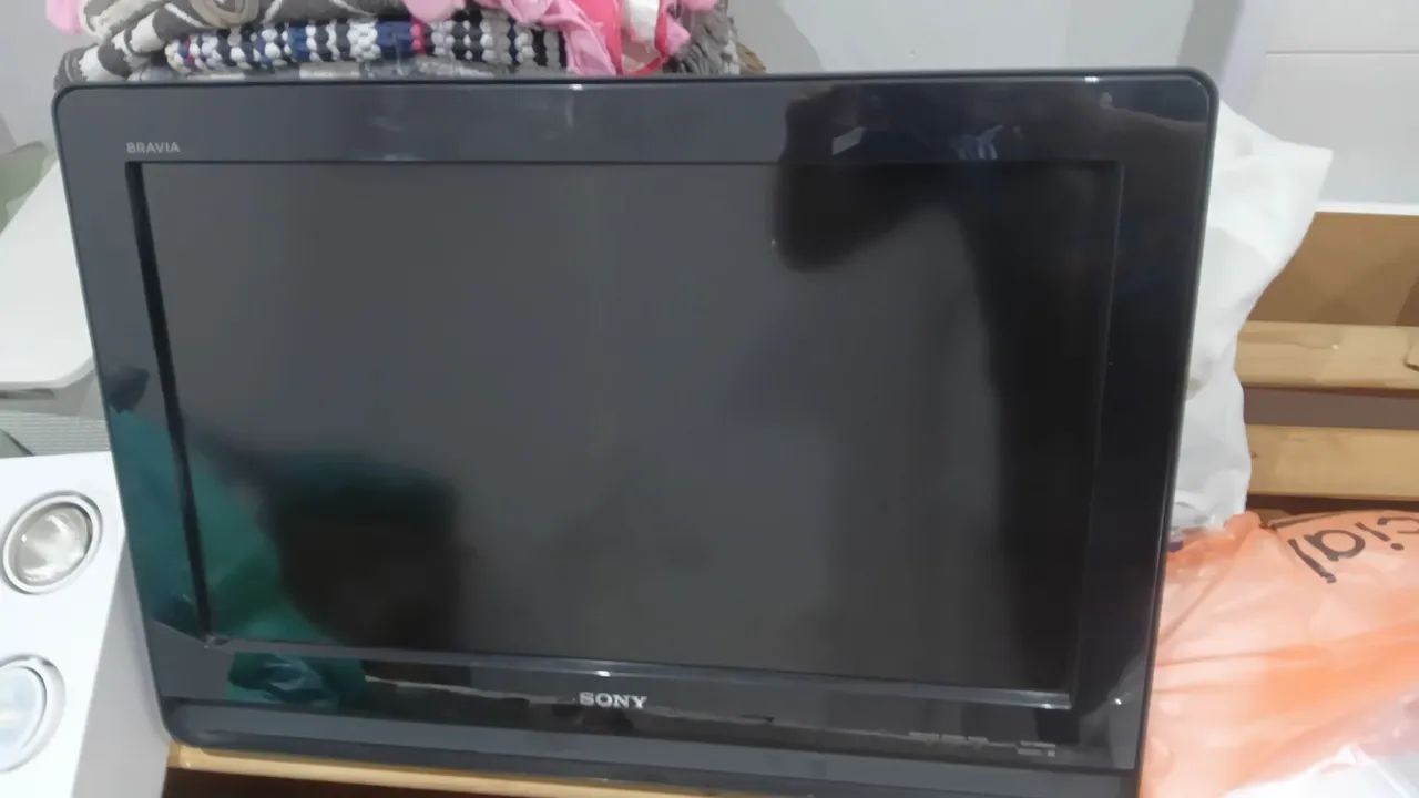 Vende-se uma tv monitor de 29 polegadas da Sony com suporte  regulável 