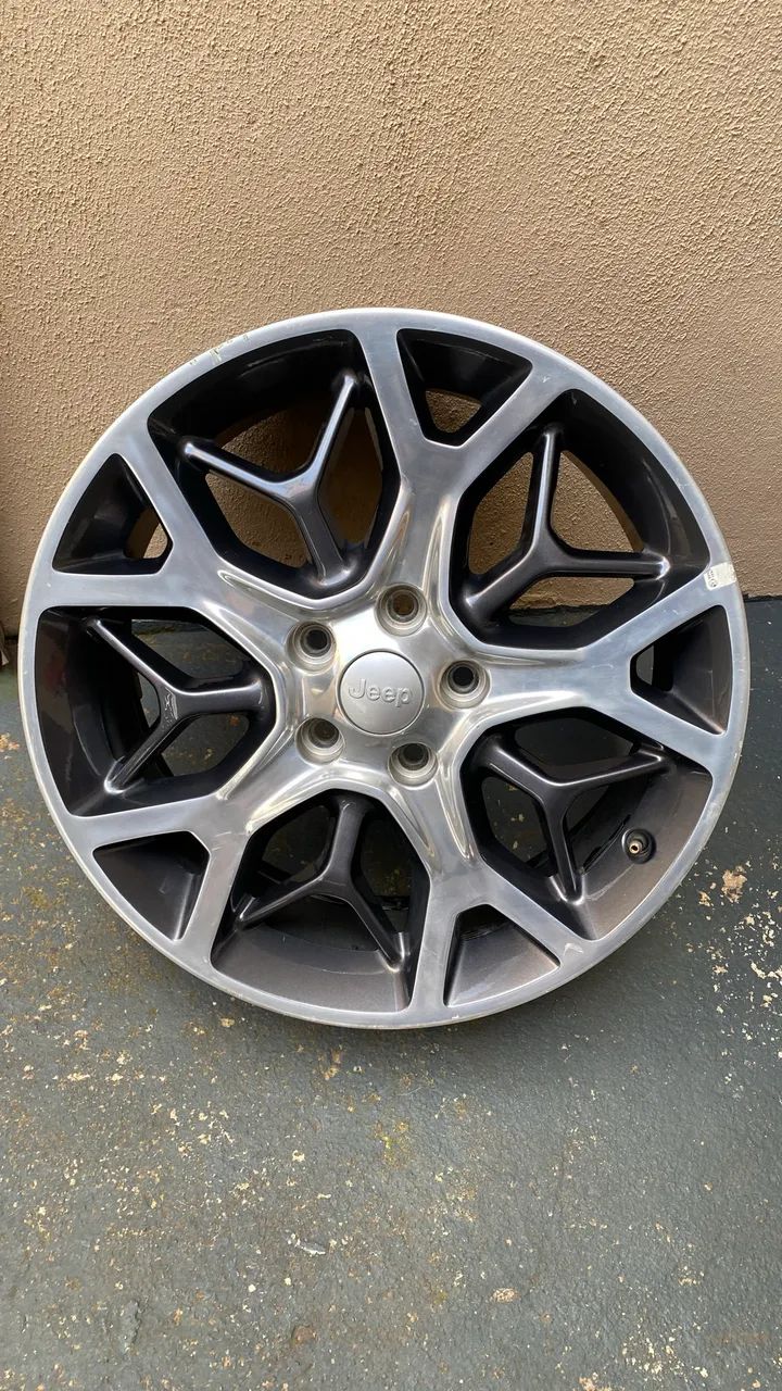 Roda de liga leve Jeep Cherokee aro 20 unidade