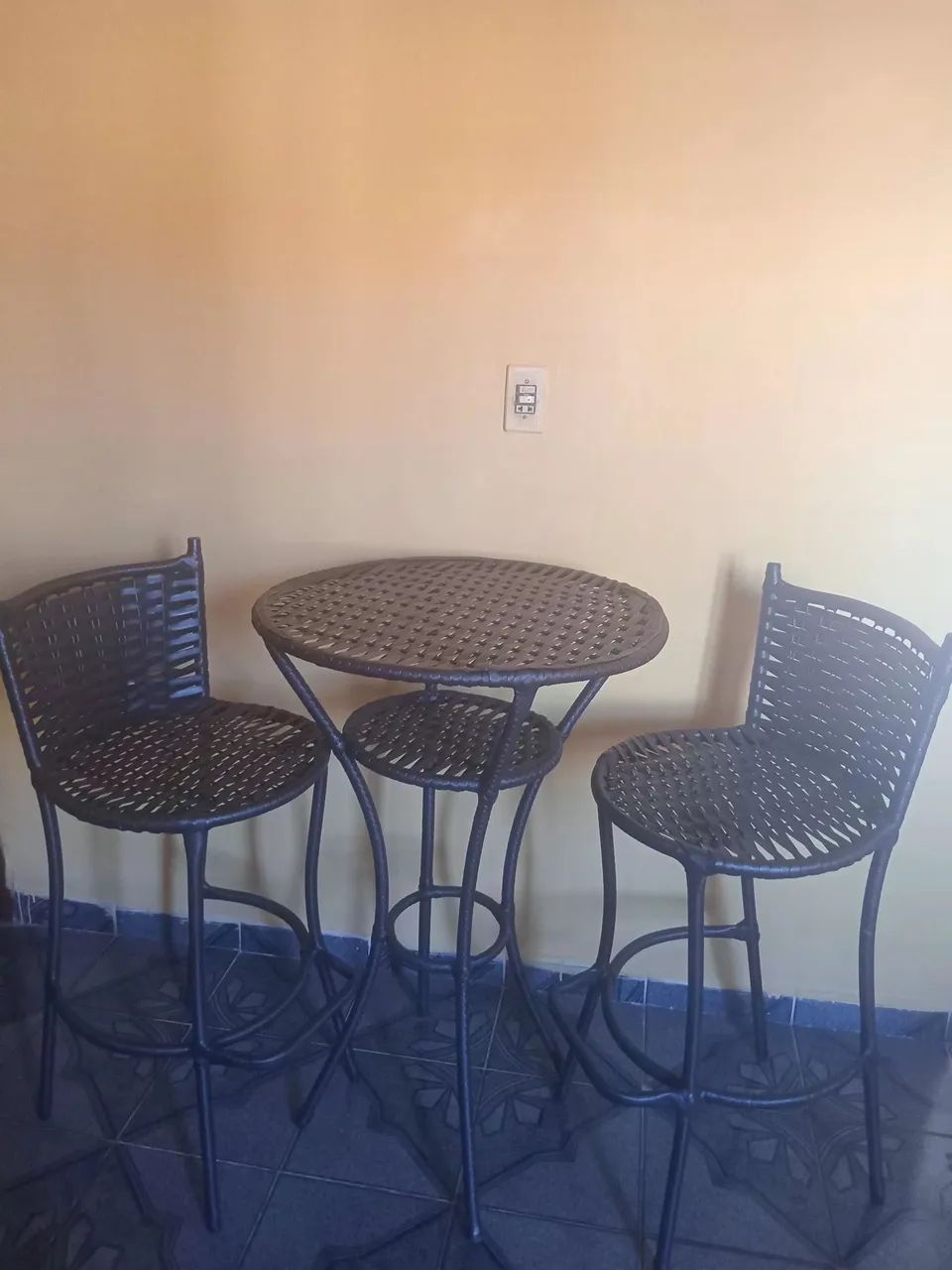 Conjunto mesa 2 banquetas