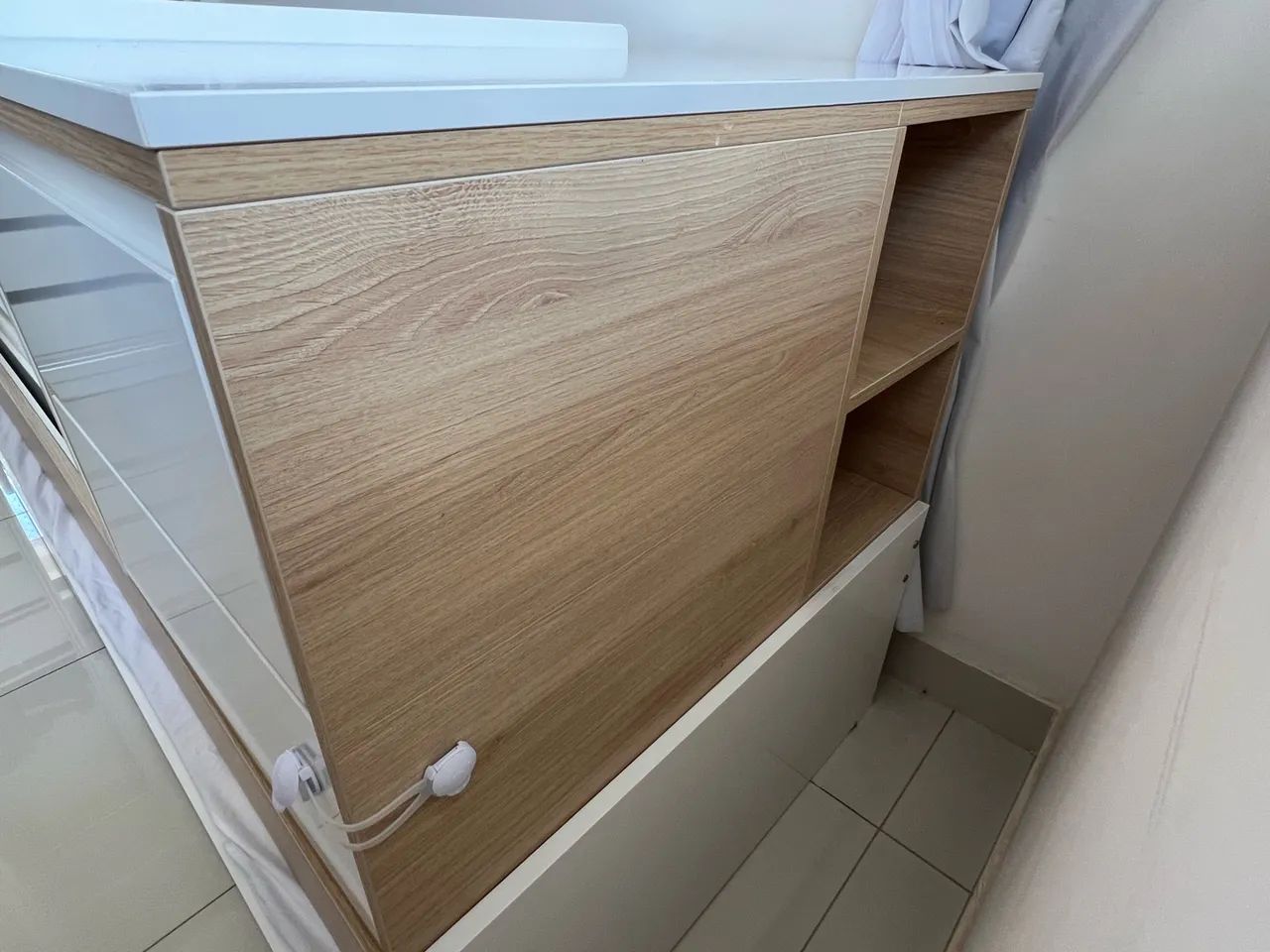 Berço Multifuncional com Cama Auxiliar Sol e Mar com Colchões e Cômoda  - Foto 4