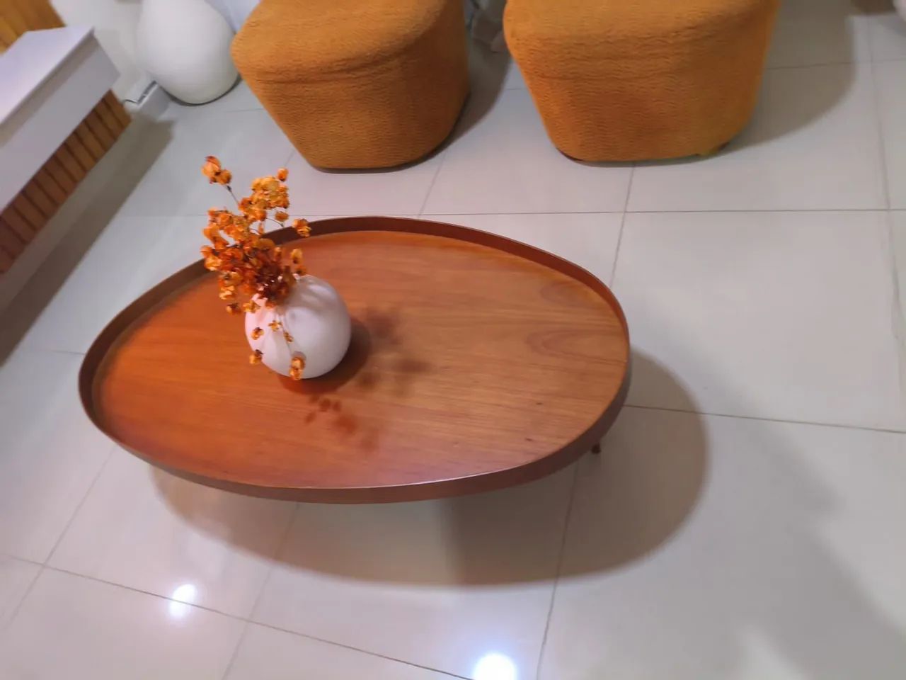 Mesa de centro toda em madeira