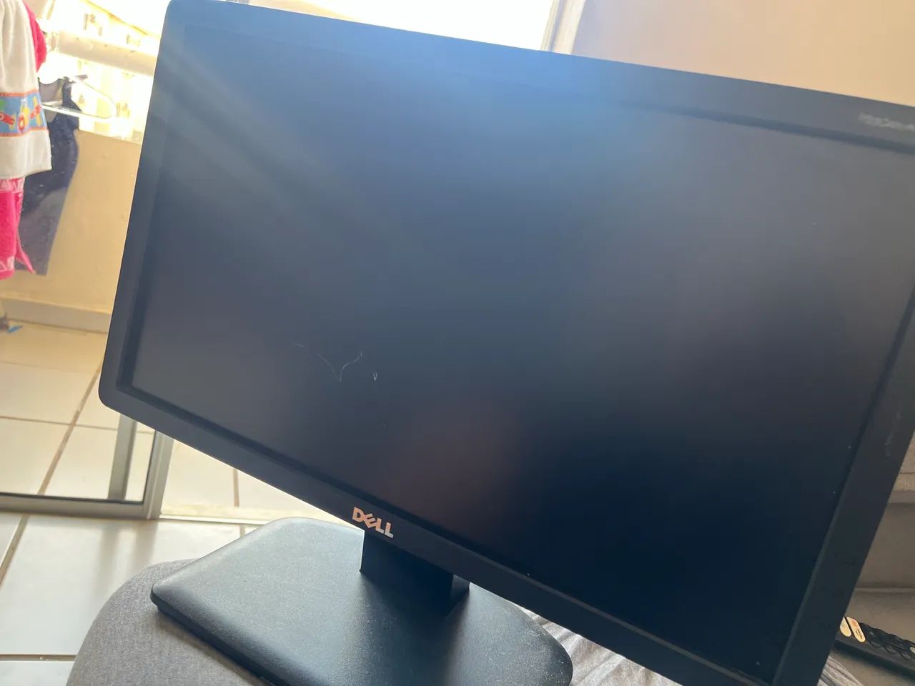 Monitor Dell 60hz 18.5 polegadas com pequeno arranhão na tela  - Foto 2