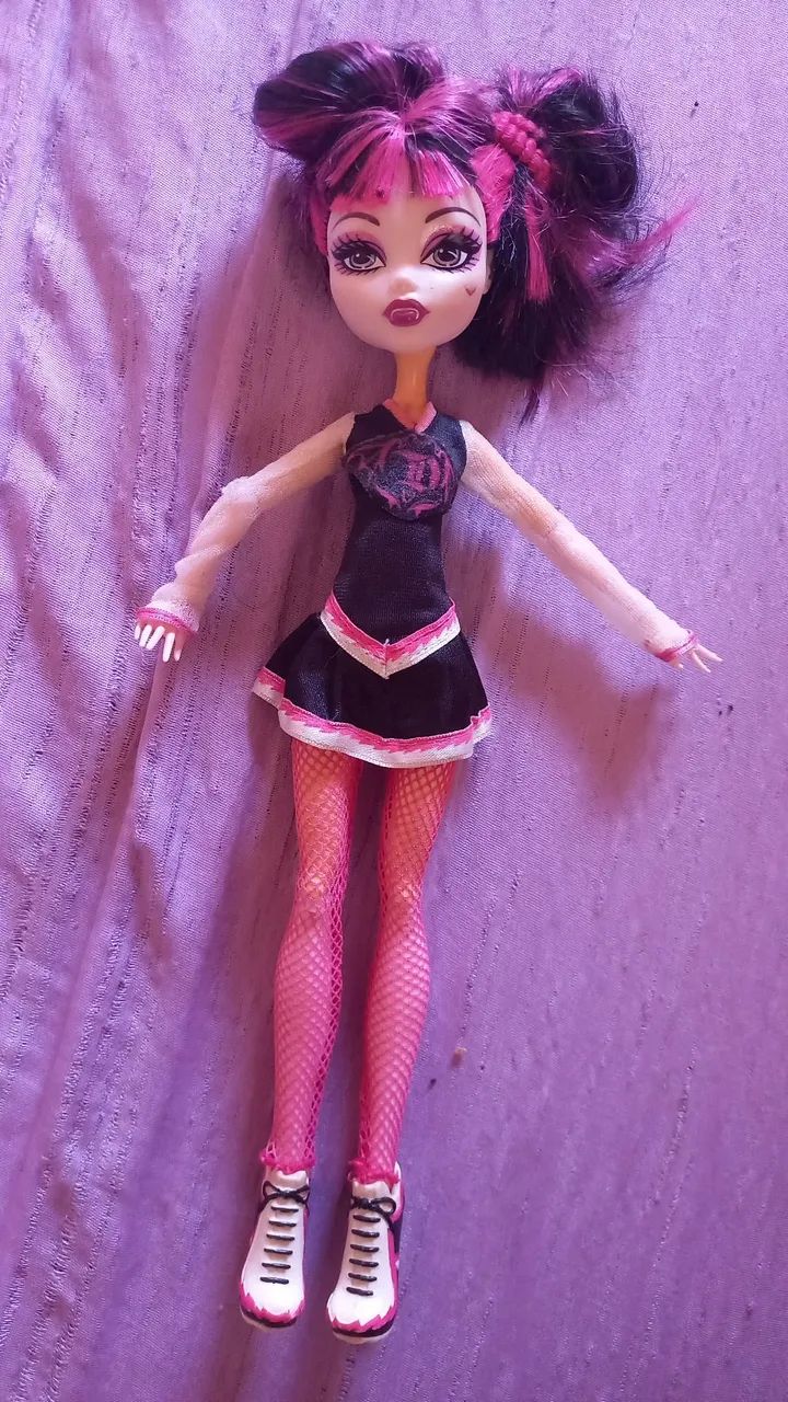Vendo monster high draculaura  usada