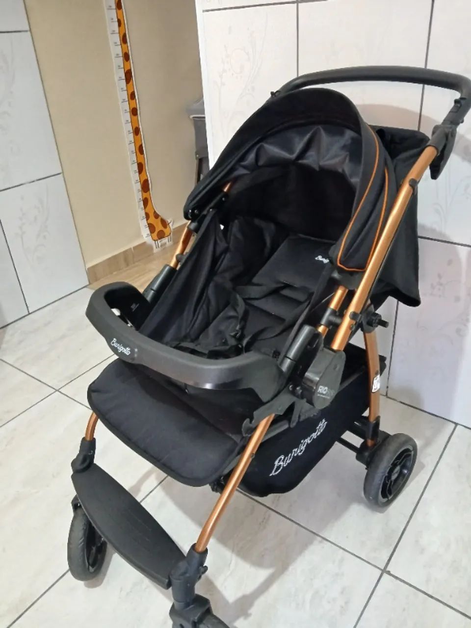 Carrinho de bebê com bebê conforto  - Foto 4