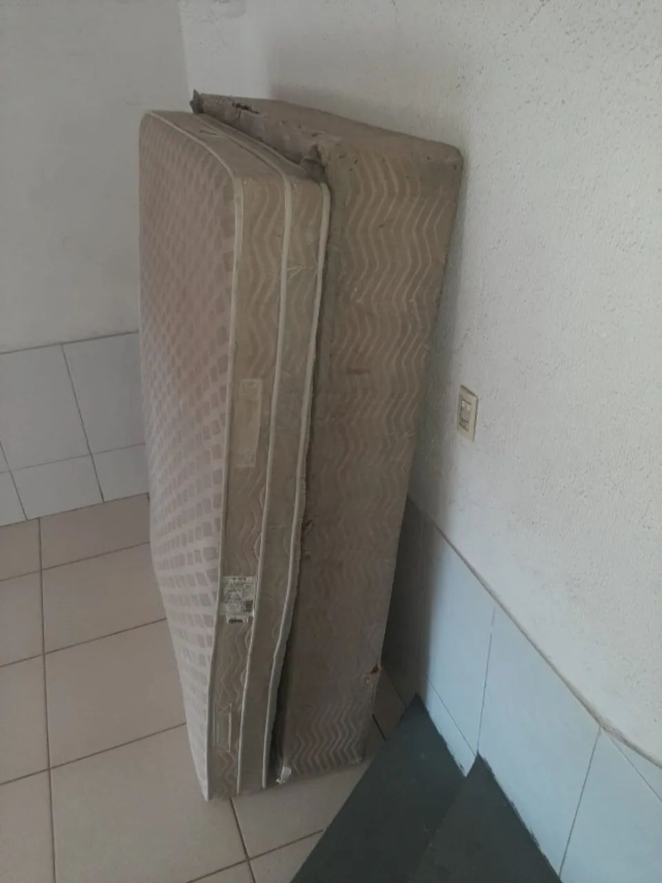 cama box com colchão - usado 
