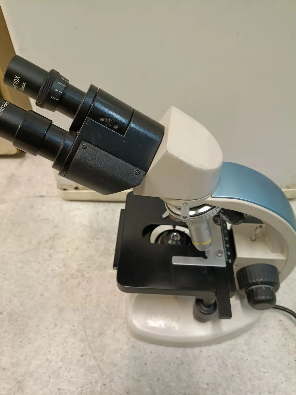 Microscópio Opton
