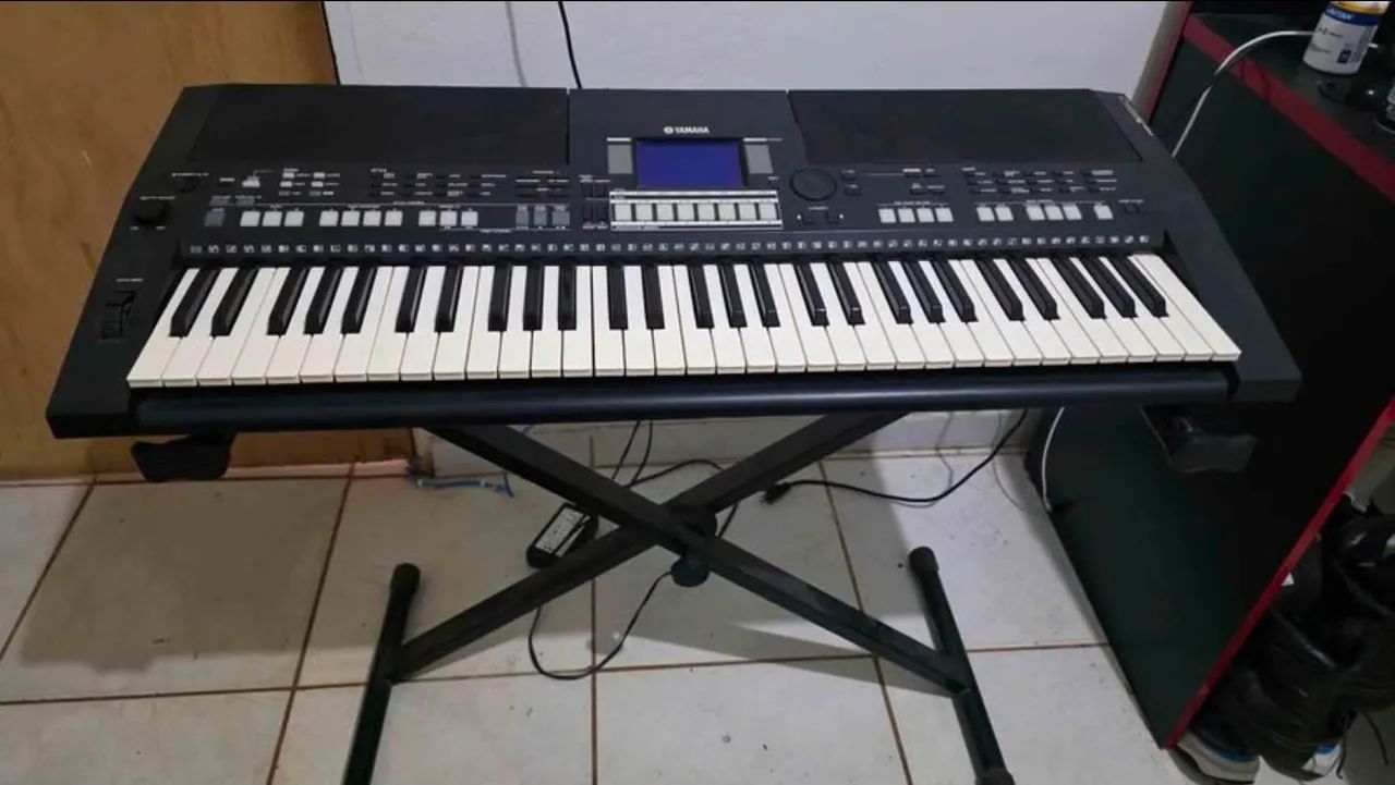Teclado yamaha psr s 550