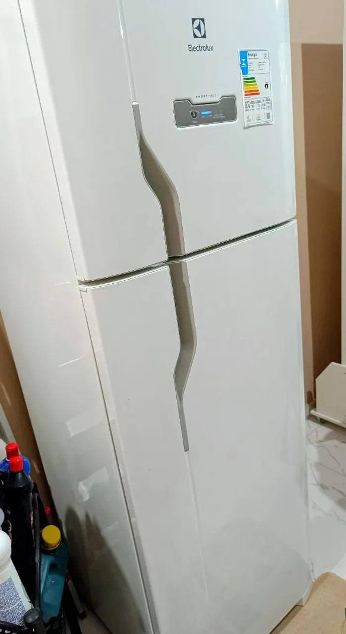 Geladeira Eletrolux 310 litros 