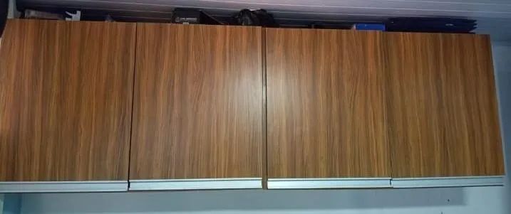  3 Armários de parede suspenso. 