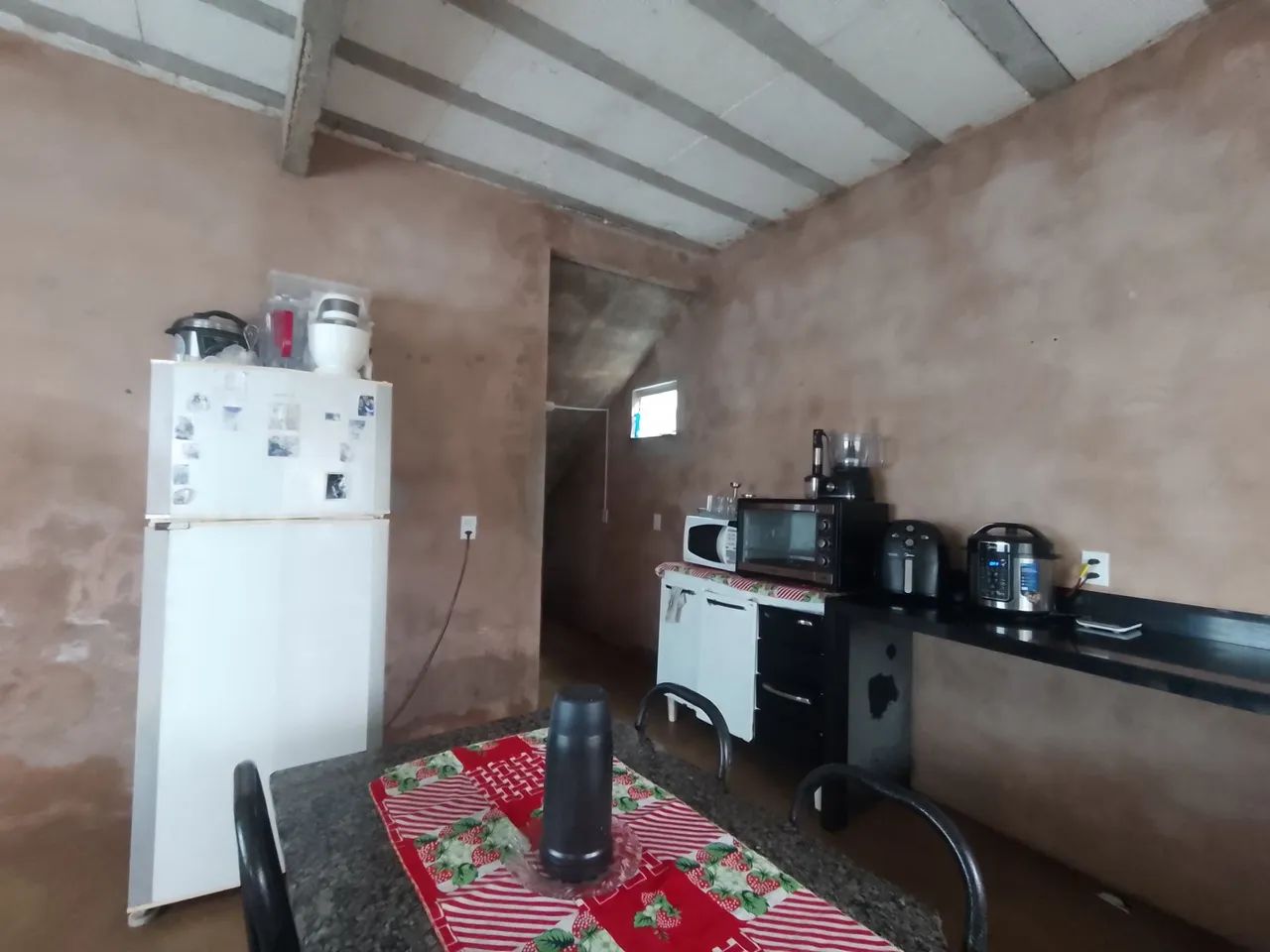 CASA GRANDE ESTRUTURADA, MUITO BEM LOCALIZADA , 3 KM DO ULTRABOX - Foto 4