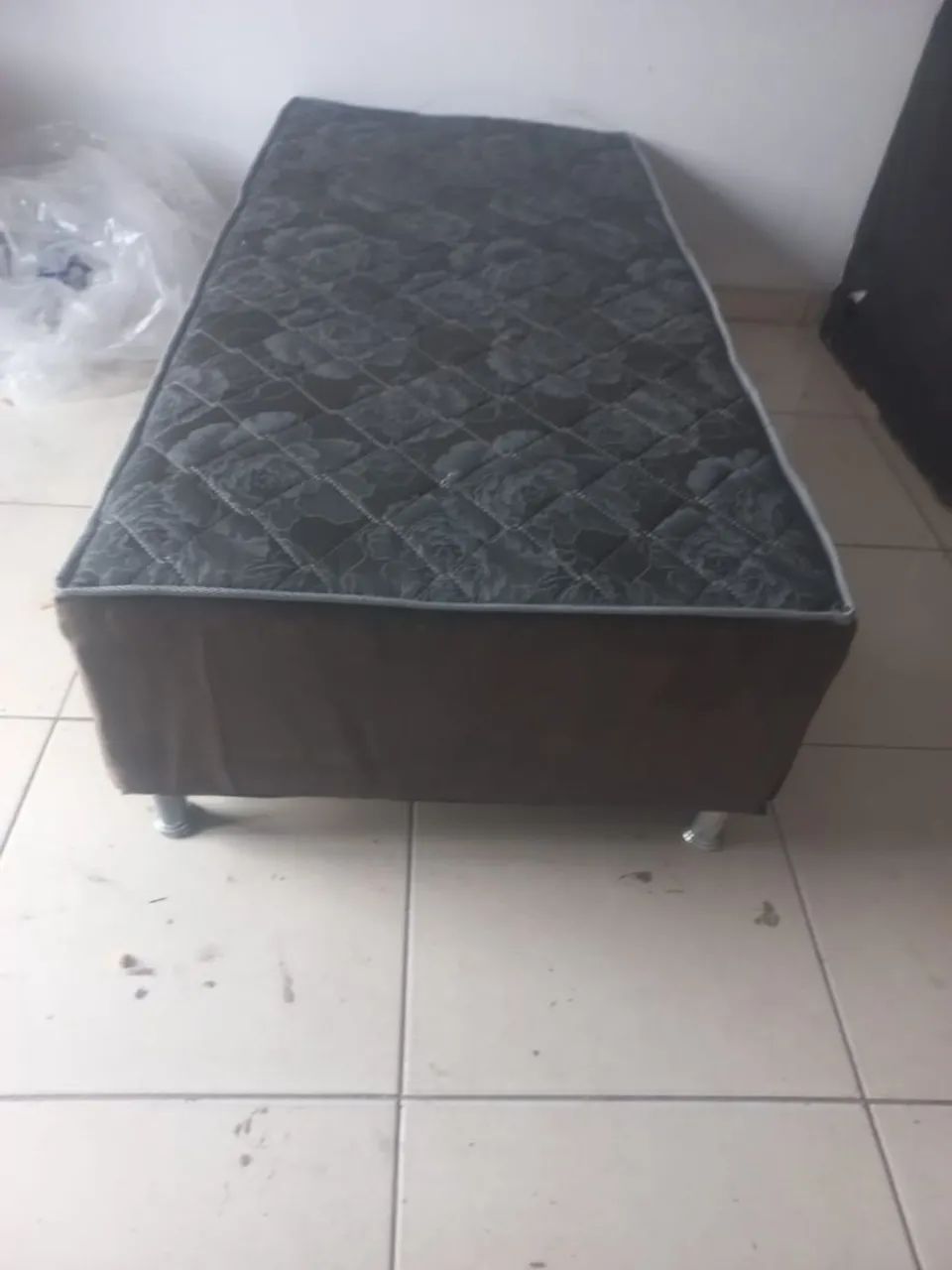CAMA BOX SOLTEIRO ESPUMA D28 SEMI NOVA R$260- ENTREGO - Foto 2