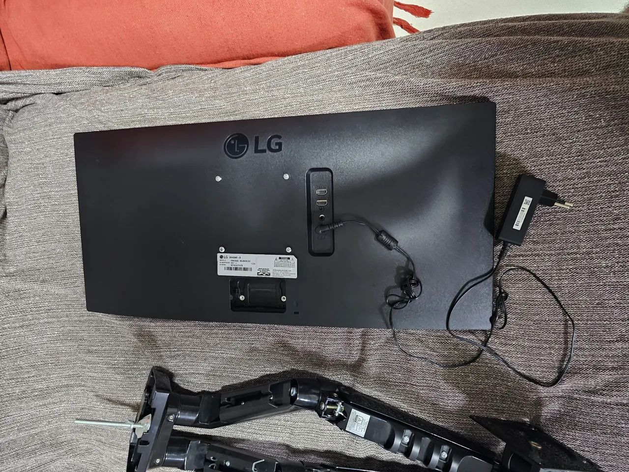 MONITOR 31,5 POLEGADAS- Bi ARTICULADO A GAS  - Foto 3