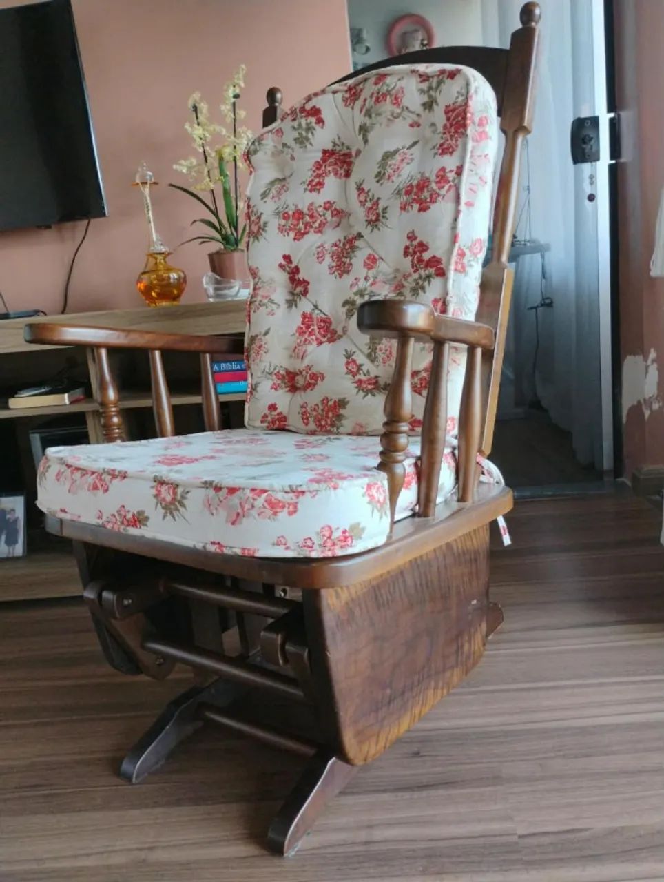 CADEIRA DE BALANÇO NOVA / IMBUIA R$ 800,00 - Foto 4