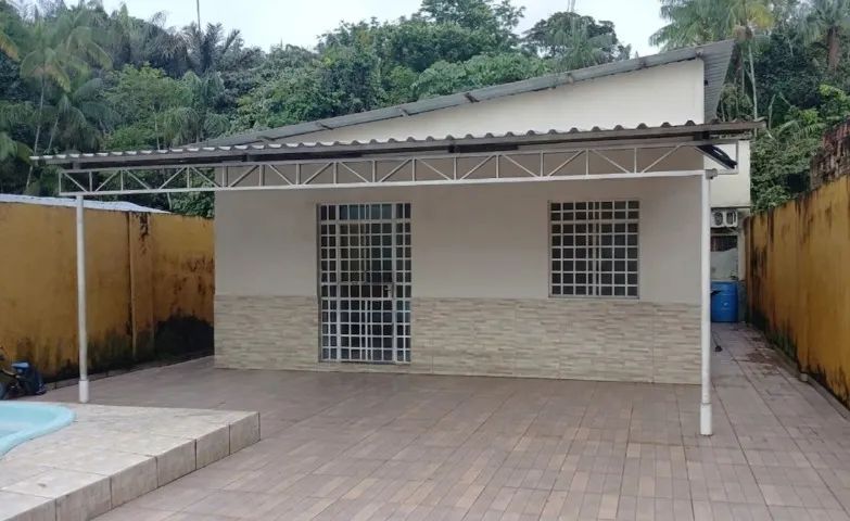 2 Casas com piscina, pátio e garagem coberta - Bairro Coroado