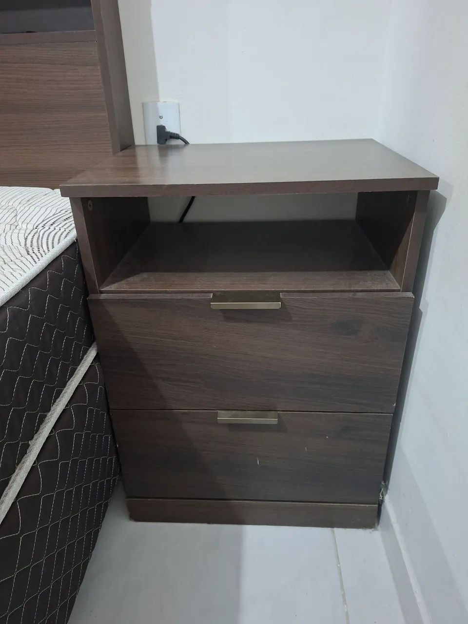 Quarto completo casal cama cabeceira e dois criado mudo - Foto 3