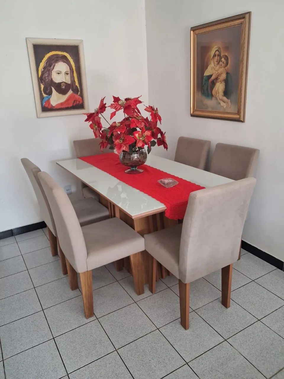 Mesa de jantar de vidro com 6 cadeiras 