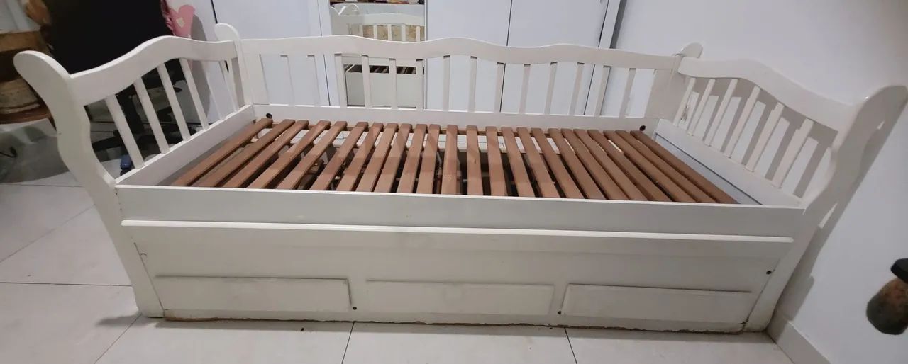 Cama solteiro com cama auxiliar e gavetas