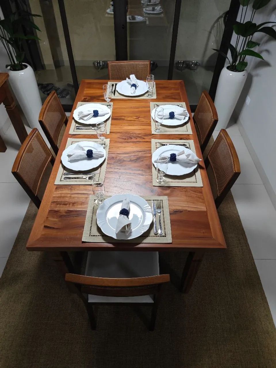 Mesa de jantar 6 lugares madeira maciça - NOVA - Foto 2