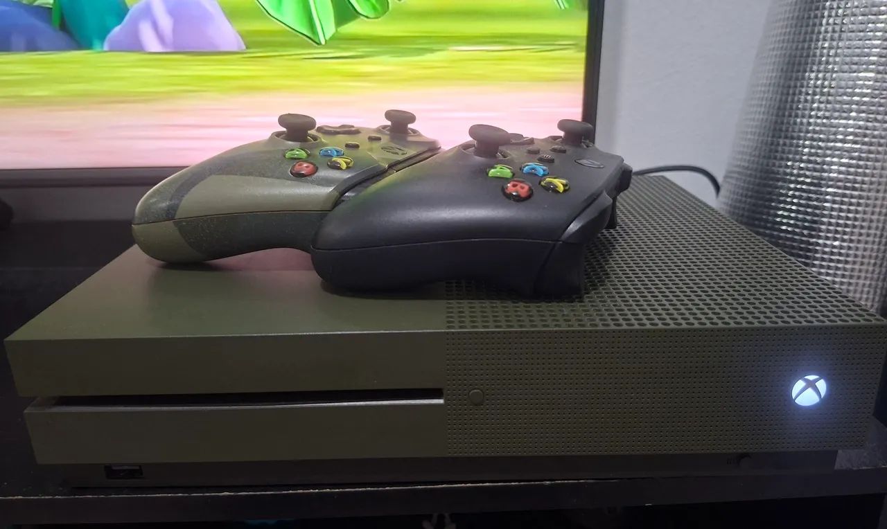 Xbox One S 1TB - 2 controles - Foto 5