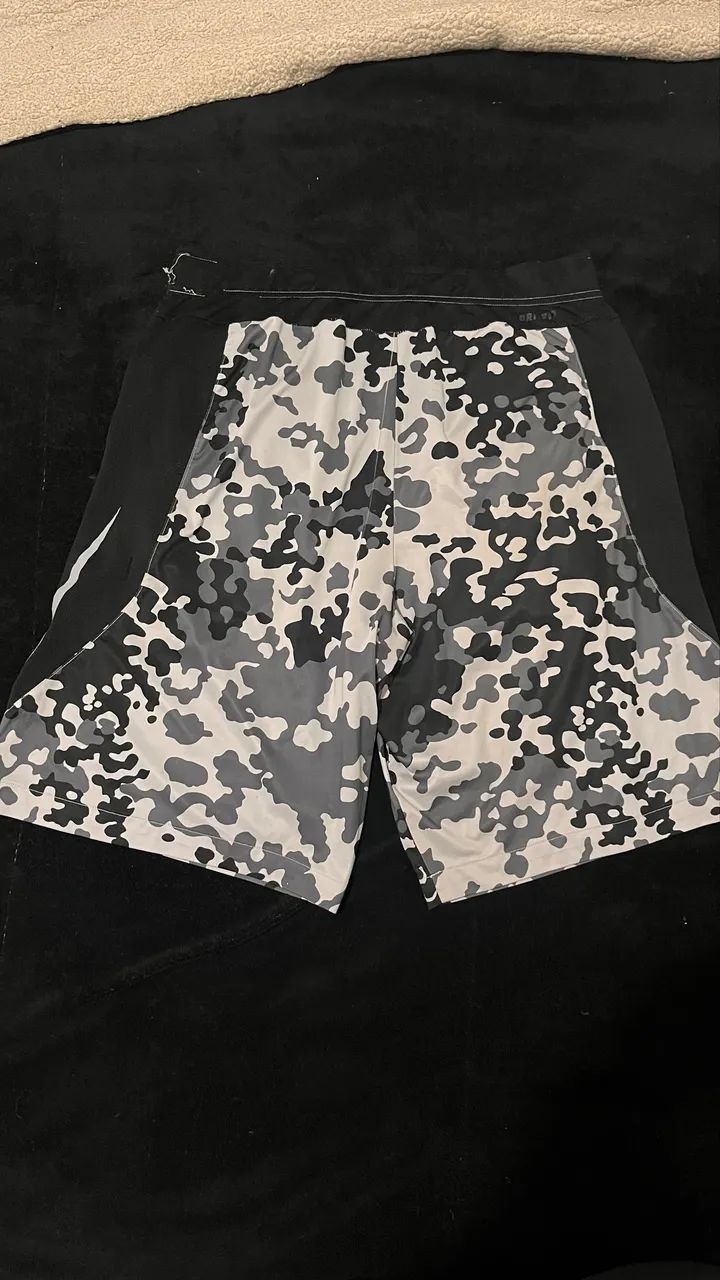 short nike camuflado cinza m - Foto 2