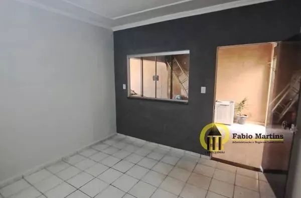 Casa térrea ampla terreno inteiro 