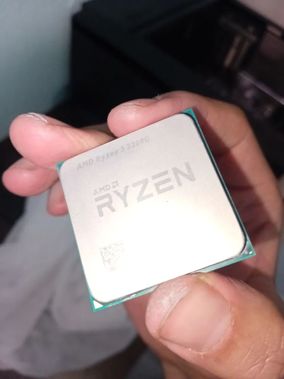 Ryzen 3 3200G 4 threads/4 núcleos com kit cooler - funcionando (aceito proposta razoável)