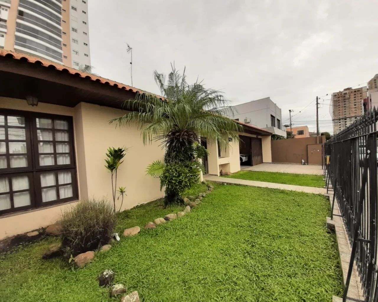 CASA COMERCIAL PARA LOCAÇÃO NO ESTRELA