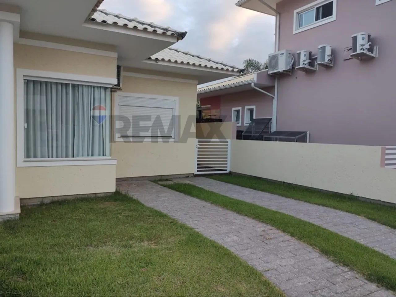 Casa 2 Quartos com Piscina à Venda em Cachoeira do Bom Jesus, Florianópolis