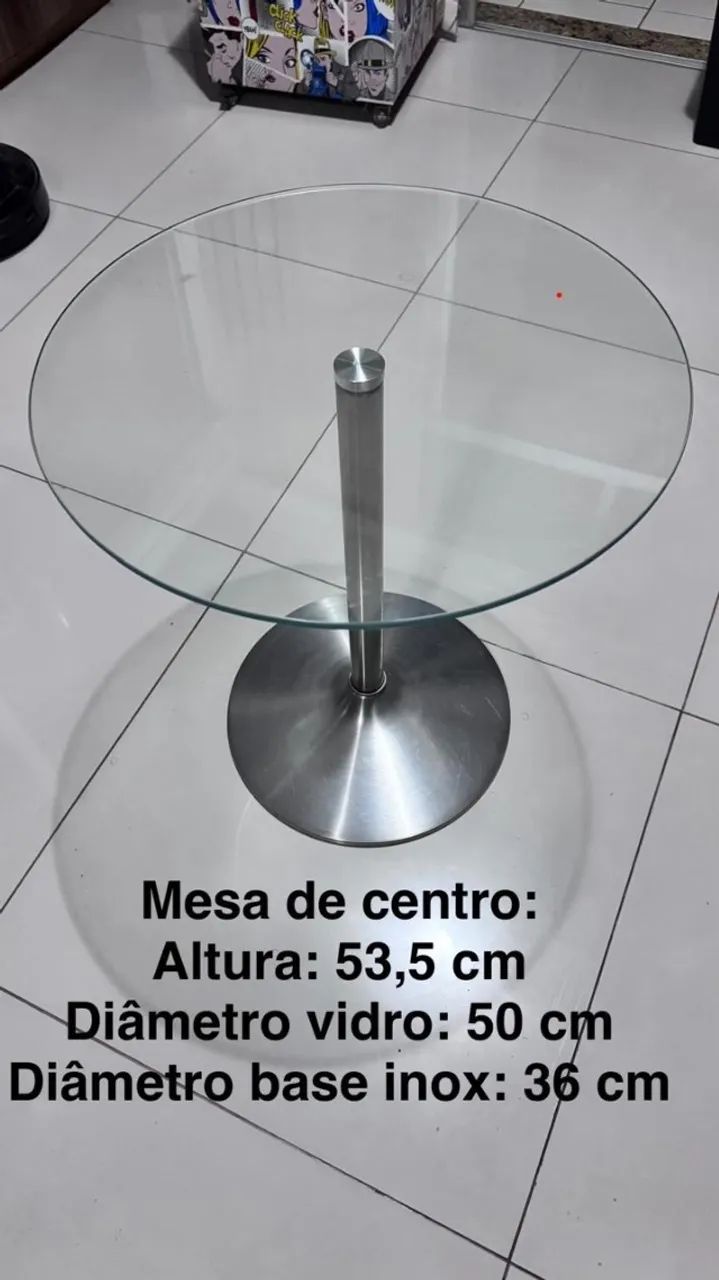 Mesa lateral, base e coluna em metal cromado, tampo de vidro