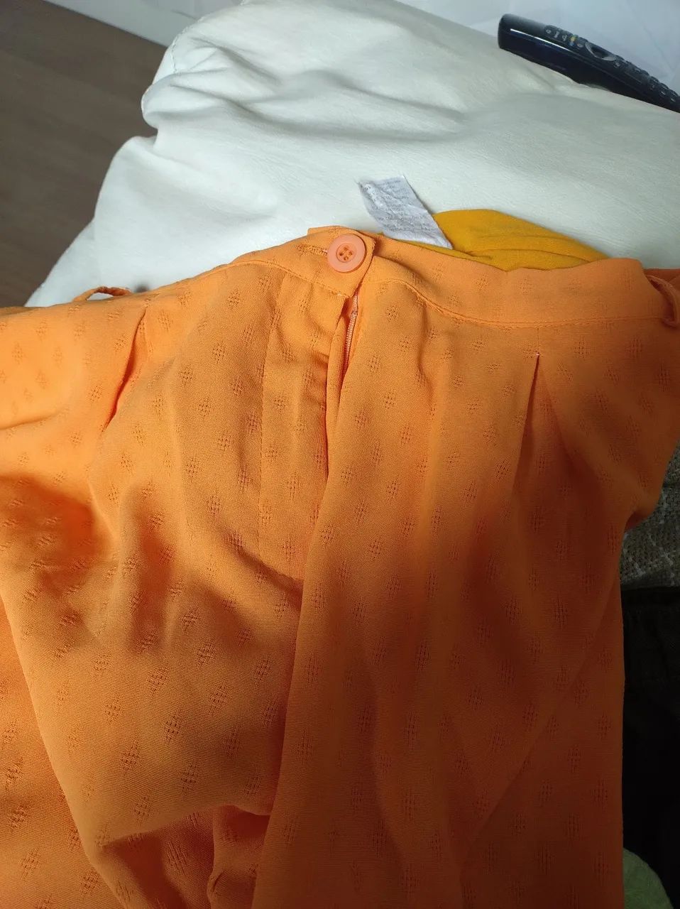 Vendo linda calça, cor laranja. - Foto 4