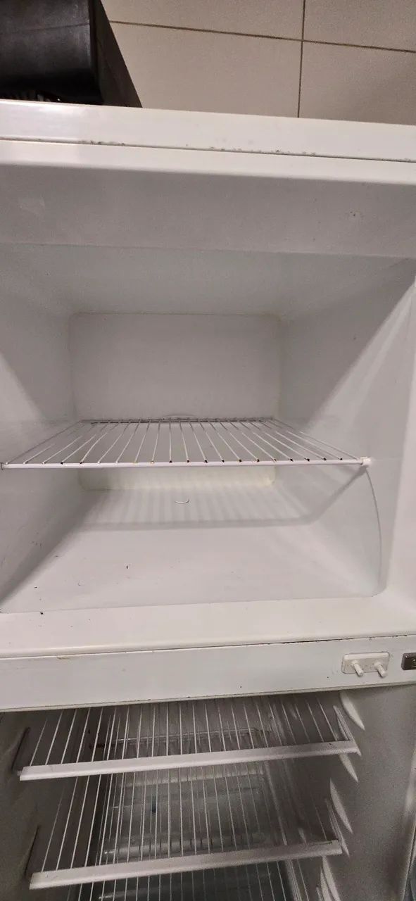 Geladeira Electrolux com defeito  - Foto 3