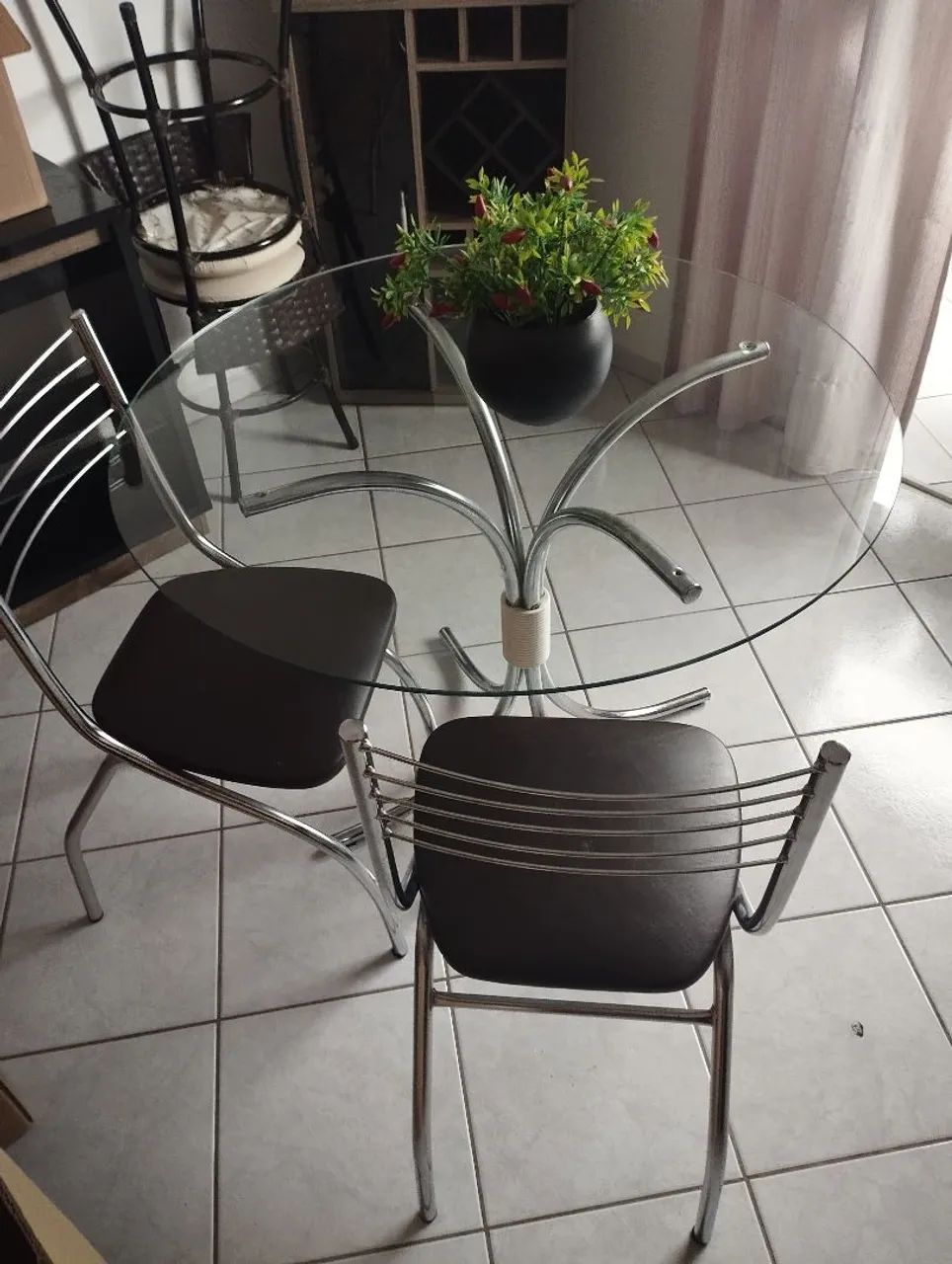 Mesa Redonda com 4 Cadeiras 