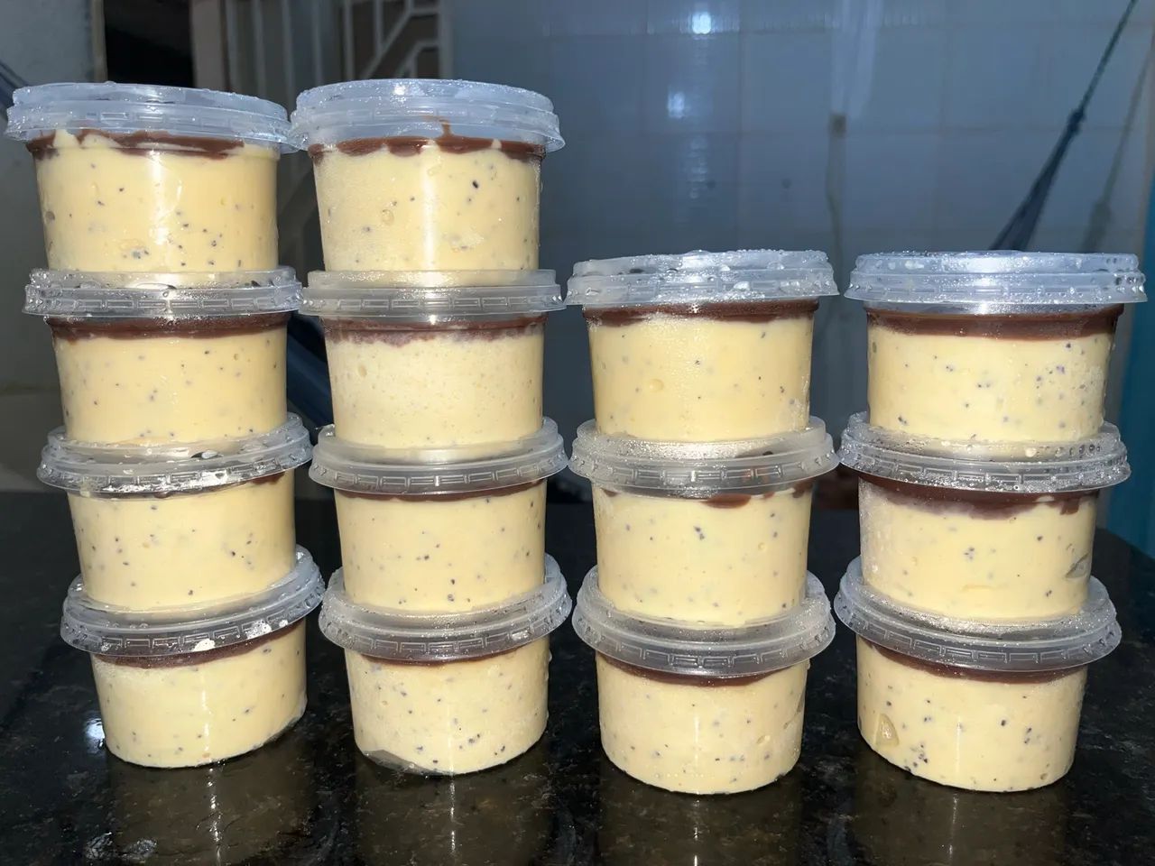 Mousse de maracujá com ganache de chocolate  - Foto 2