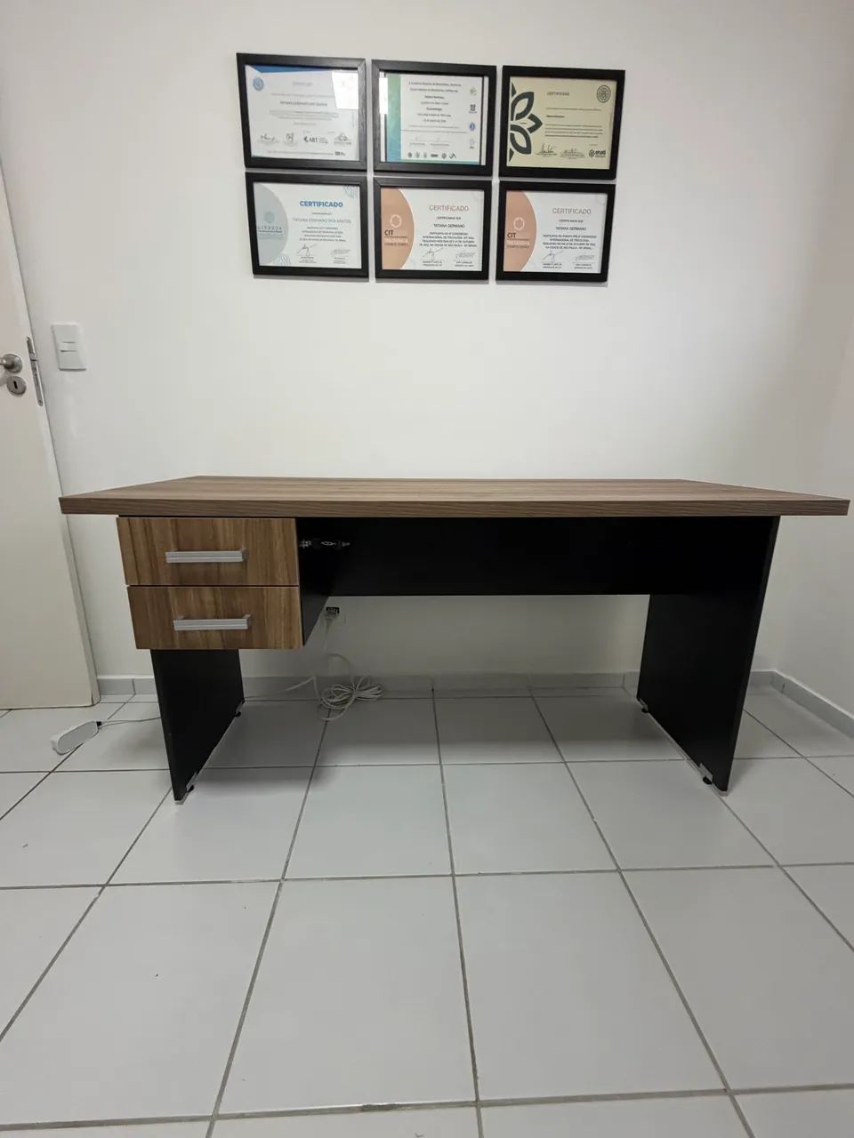 Mesa de escritório com fechadura  - Foto 4