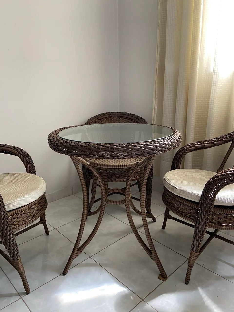 Mesa linda com 3 cadeiras  - Foto 4