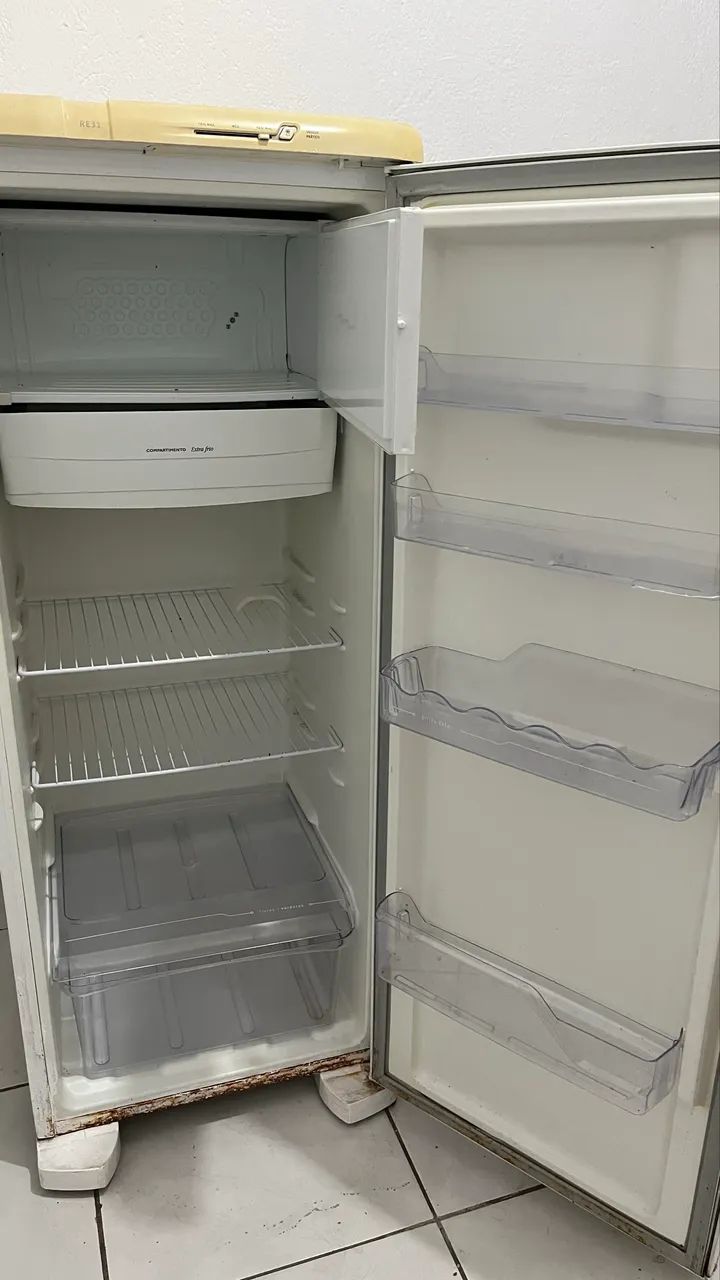 Geladeira Electrolux com defeito - Foto 3
